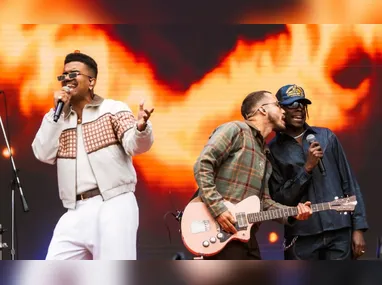 Capa do single 'Dive Into Me'