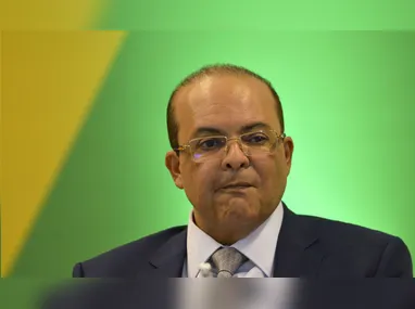 De acordo com o Corpo de Bombeiros de São Paulo, o fogo começou na noite de sábado