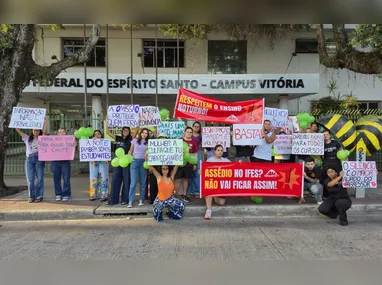 Drogas encontradas no chinelo da suspeita na Penitenciária Estadual de Vila Velha