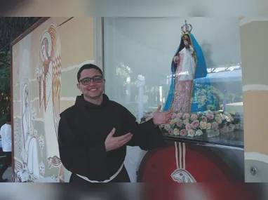 Imagem iluminada de Nossa Senhora da Penha tem mais de 18 metros de altura e cerca de 120 mil pontos de luz