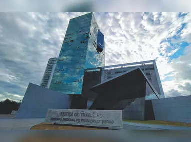 Imagem ilustrativa da imagem Indenizações de até R$ 10 mil por barata na comida