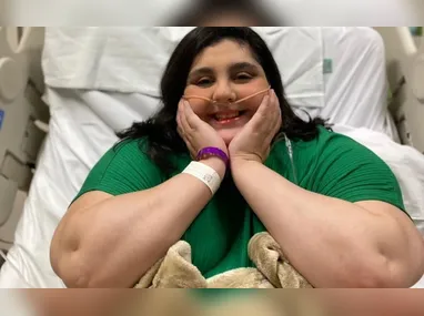 "Amores, roubaram o meu celular, mas estou bem", escreveu Camila Pitanga