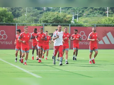 Lateral-esquerdo Marlon sofreu uma fratura no maléolo fibular na última quinta-feira em jogo que o Grêmio derrotou o Vitória por 2 a 0