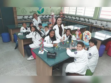 Troféus recebidos pelas alunas