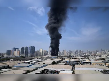 Aeroporto Internacional de Dubai, considerado o mais movimentado do mundo em voos internacionais, permanece fechado devido à continuidade dos ataques