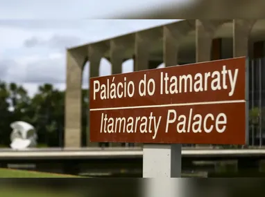 Agentes de trânsito da prefeitura monitoram avenida Mestre Álvaro, trecho que foi municipalizado