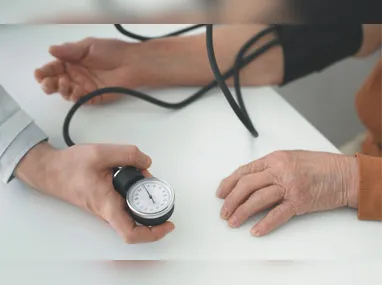 Suspeito incendiou o imóvel enquanto pais do ex-companheiro estavam trabalhando