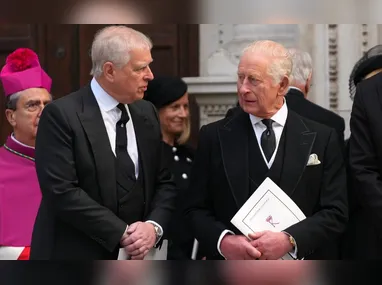 Rei Charles III se pronunciou publicamente após a prisão de seu irmão