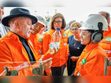 Contêiner com mais de 180 bicicletas elétricas