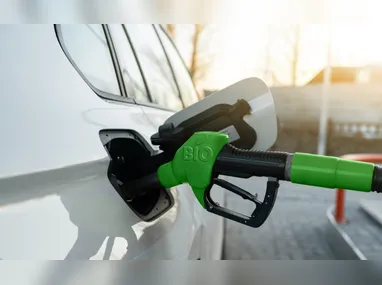 Foto feita por Satélite mostra o Estreito de Ormuz, rota marítima crucial por onde passam cerca de 20% do petróleo e do gás natural liquefeito do mundo