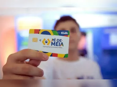 Entre as partes encontradas estavam um tronco, preso à cabeça da vítima.