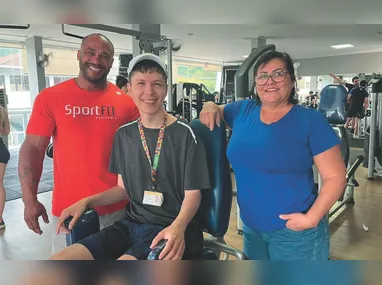 Vítima foi retirada das ferragens por uma equipe do Corpo de Bombeiros