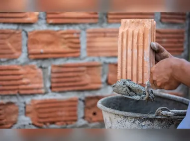 Elon Musk aparece como homem mais rico na lista da Forbes