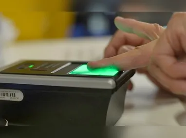 Governador do Rio de Janeiro, Claúdio Castro, é acusado por abuso de poder político e econômico na campanha à reeleição, em 2022