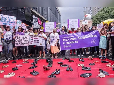 Mulheres protestam na Avenida Paulista. A manifestação chama a atenção da população para a violência contra as mulheres e a disparada de feminicídios ao redor do País