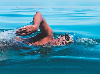 Jogadores do Vitória celebram gol marcado por João Paulo contra o Porto Vitória