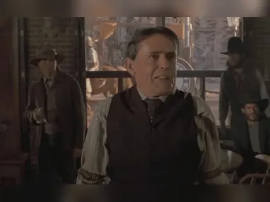 Imagem ilustrativa da imagem Matt Clark, ator de 'De Volta para o Futuro 3', morre aos 89 anos