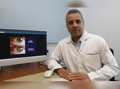 "Eles estão querendo parecer mais descansados, mais jovens, mas sem mostrar que fizeram cirurgia", Ariosto Santos, cirurgião plástico