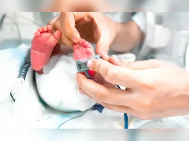 Mulher bebendo álcool: não existe um nível de consumo  que possa ser considerado totalmente seguro