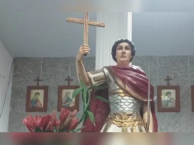 Jovens, famílias e visitantes são convidados a participar livremente, criando um ambiente acolhedor e inclusivo.