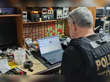 Imagem ilustrativa da imagem Morador de Vila Velha é preso com material de abuso infantil durante operação da PF