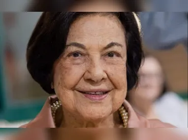 Cadela foi retirada manualmente por bombeiros