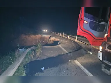Imagem ilustrativa da imagem Motociclista morre ao cair em cratera na BR-262 no ES