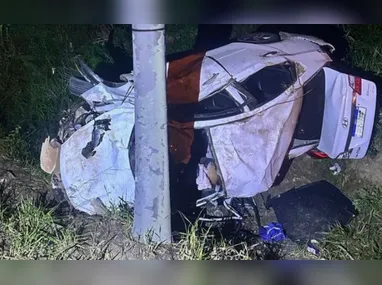 Imagem ilustrativa da imagem Mulher morre e três ficam feridos após carro capotar na ES 164, em Baixo Guandu