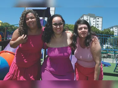 Açougue tem fila de espera com até 100 pessoas