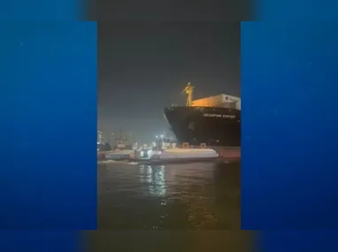 Homem de Mustang carrega mulher no capô por ruas do Paraná