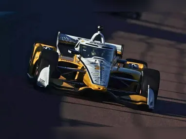 Piastri rodou na saída da Curva 4, não conseguiu recuperar o carro e bateu no muro de proteção