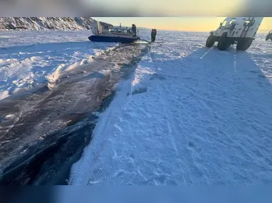 Imagem ilustrativa da imagem Oito morrem após ônibus cair no lago mais fundo do mundo, na Sibéria
