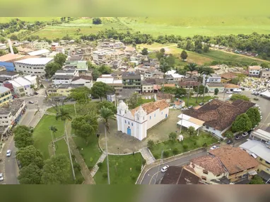 Agentes de turismo com representantes do trade turístico de Guarapari durante visita à Cidade Saúde