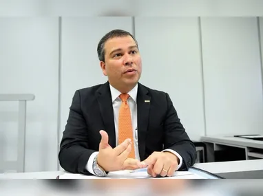 A investigação aponta que os imóveis fariam parte de um esquema de pagamento de propina vinculado à aprovação das operações suspeitas