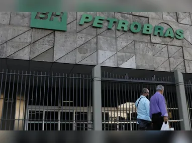 Postos com gasolina a R$ 5,89 registraram filas e grande movimento de motoristas na Grande Vitória