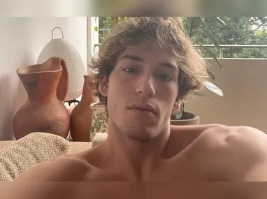 Segundo o relatório policial, Amanda tentou fugir ou se evadir do local mesmo após um oficial da lei ter realizado sinais de parada