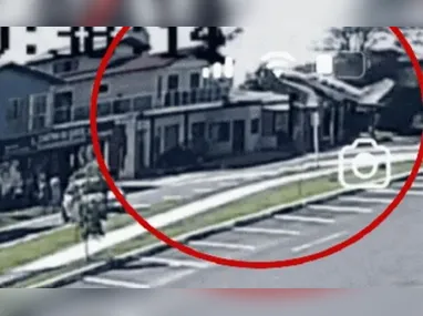 Imagem ilustrativa da imagem Piloto morre após avião cair sobre casa no RS; moradores saíram em segurança