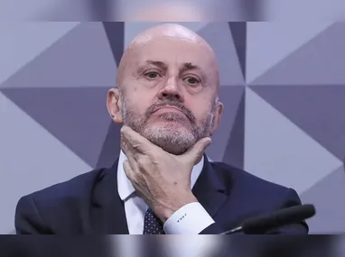 Imagens de câmera de segurança da Civitas, uma central de vigilância da prefeitura, registraram o trajeto que o agressor fez.