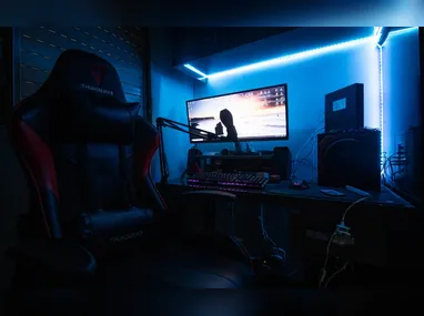 Ao descer do ônibus, a vítima foi atacada pelo suspeito com duas facadas nas costas