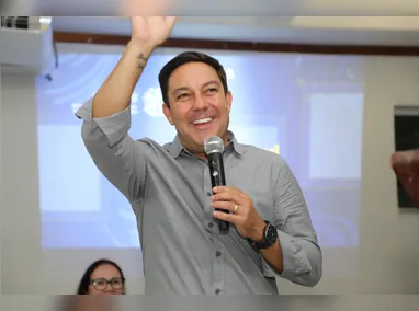 Pé-de-Meia funciona como uma poupança para incentivar a permanência de jovens nos estudos até a conclusão do ensino médio