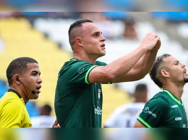 Jogadores do Internacional treinam para o jogo diante da Chapecoense