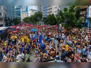 Imagem ilustrativa da imagem Prefeitura de SP contraria própria regra ao liberar bloco que teve tumulto