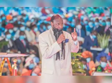 “Fulminata” significa fulminante ou “aquela que lança raios”.