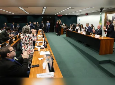 Eduardo não compareceu ao depoimento, considerado um ato de defesa