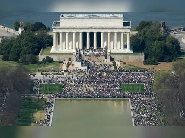 Imagem ilustrativa da imagem Protesto contra Donald Trump leva americanos às ruas de várias cidades dos EUA