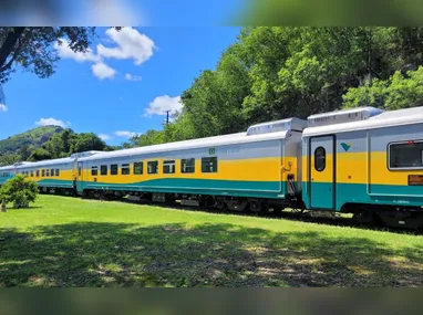 Imagem ilustrativa da imagem Protesto interrompe circulação de trem e viagens são suspensas nesta segunda