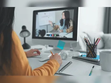 Pé-de-Meia funciona como uma poupança para incentivar a permanência de jovens nos estudos até a conclusão do ensino médio