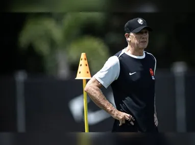 Jogadores da seleção brasileira comemorando gol