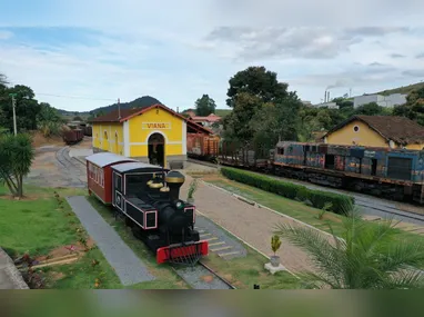 Agentes de turismo com representantes do trade turístico de Guarapari durante visita à Cidade Saúde