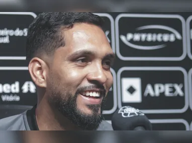 Rômulo, zagueiro do Real Noroeste, comemora um dos gols da equipe